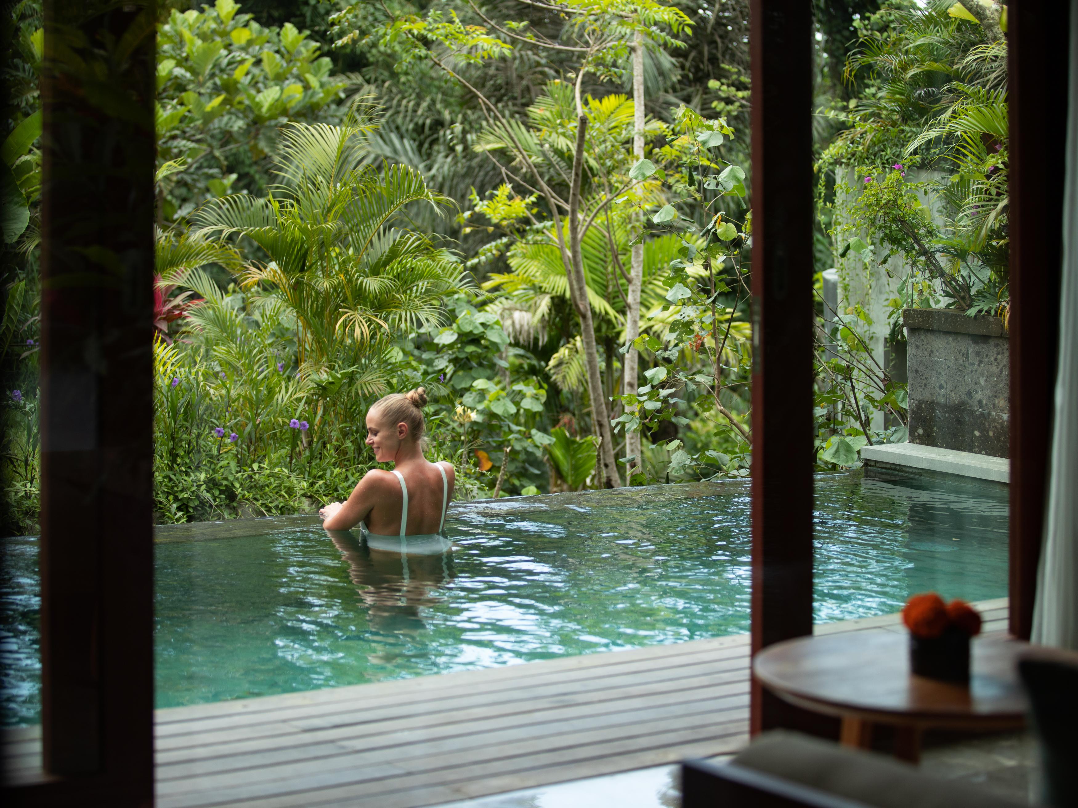Hotel Adiwana Suweta Ubud Exterior foto A pool at the resort