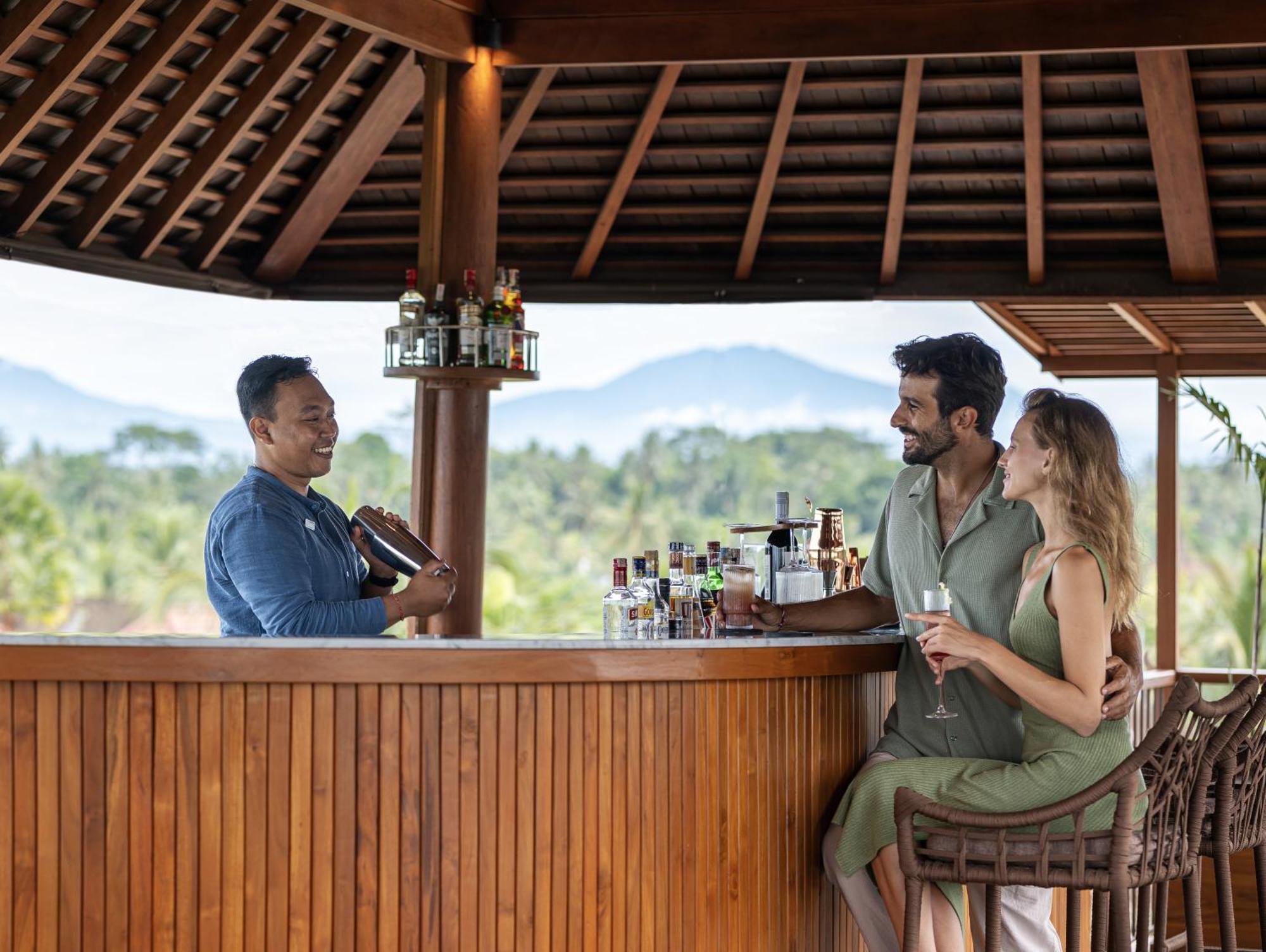 Hotel Adiwana Suweta Ubud Exterior foto The bar at the resort
